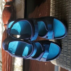 Men' s Puma sandals sz 10